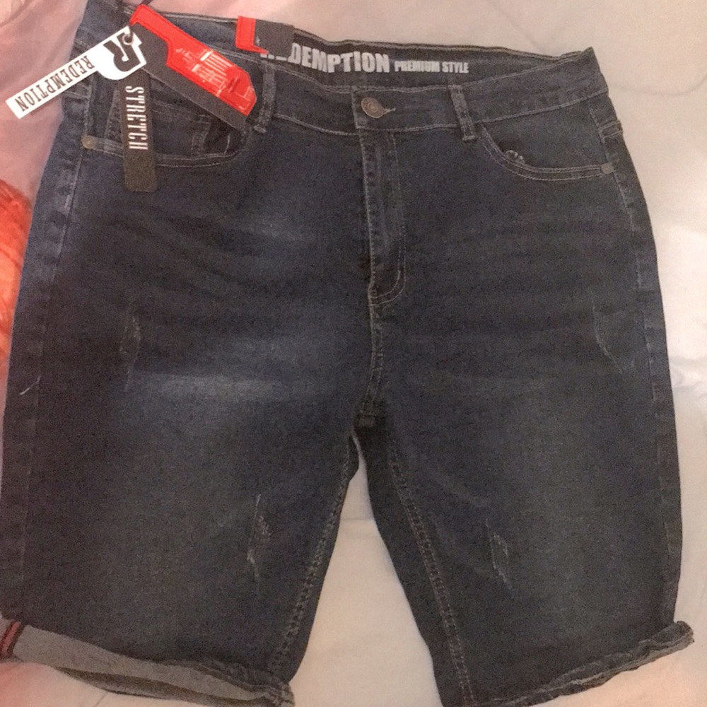 Nice new short pants Size 34 men color black blue